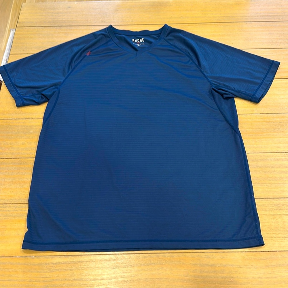 RHONE v-neck workout tee in navy blue, size XL